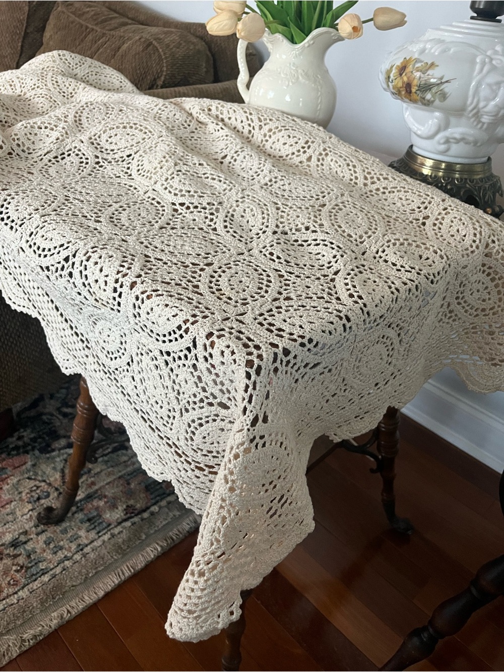 VTG Off White Beige Crochet Lace Tablecloth Scalloped 56”x 72” Excellent